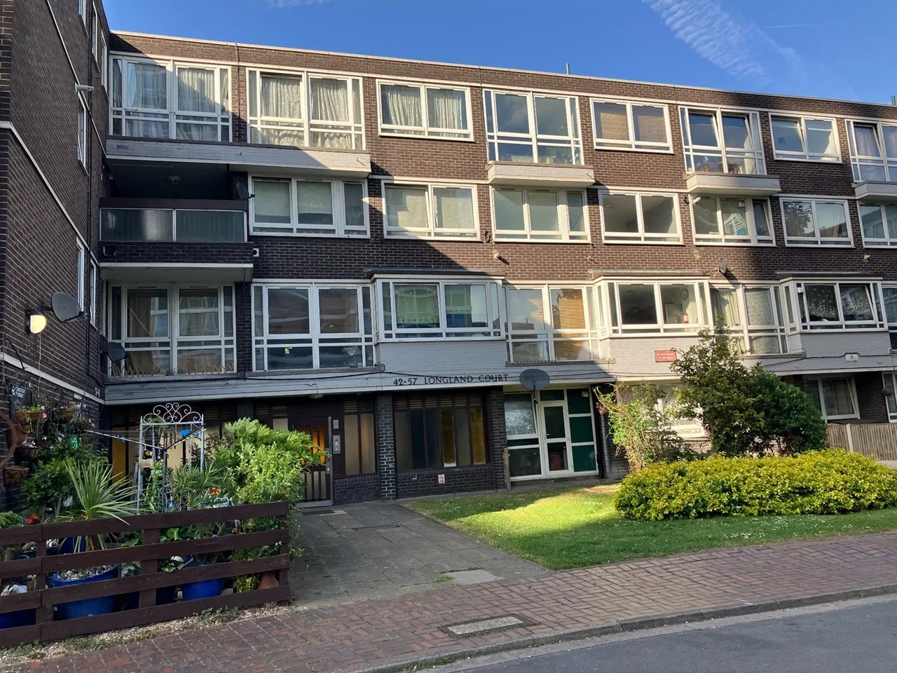 Flat Avondale Square in Greater London