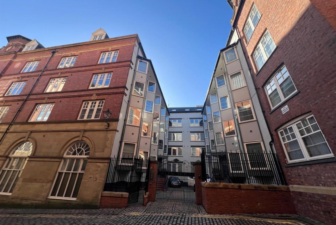 Flat Low Friar Street in Newcastle upon Tyne