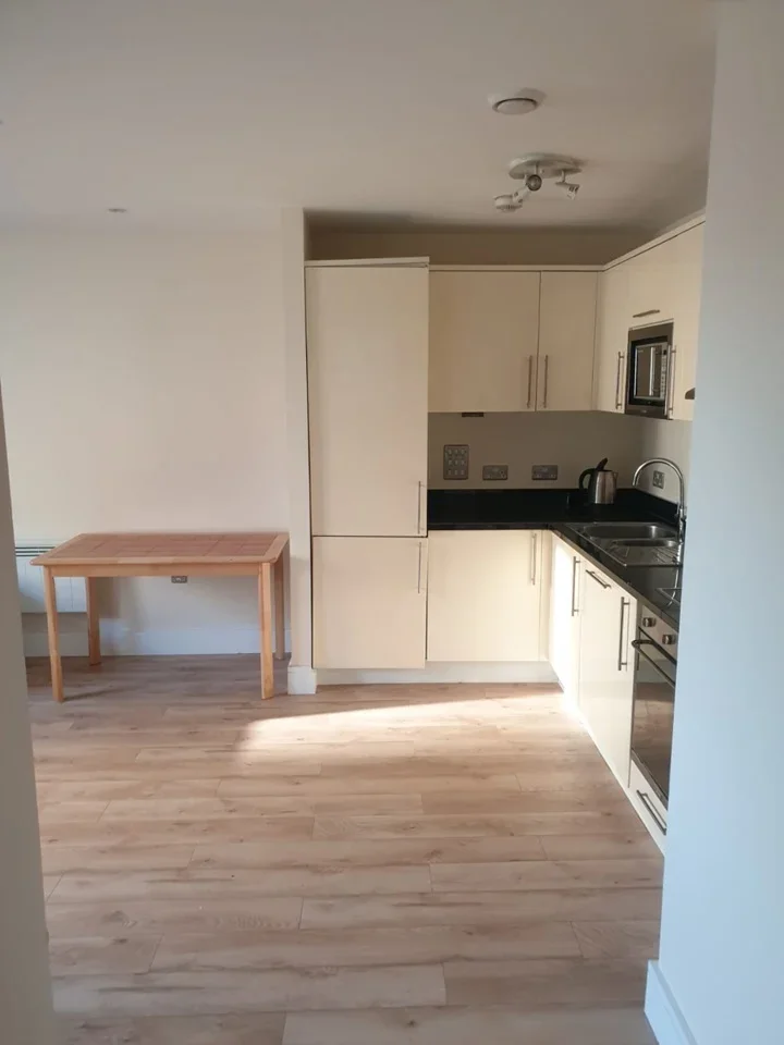 Flat Prestons Road in Greater London