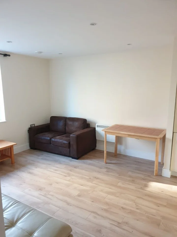 Flat Prestons Road in Greater London