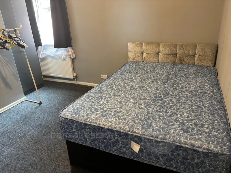 Flat Burnaby Road in Coventry