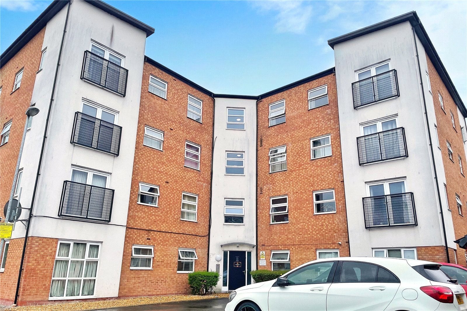 Flat Ivy Graham Close in Manchester