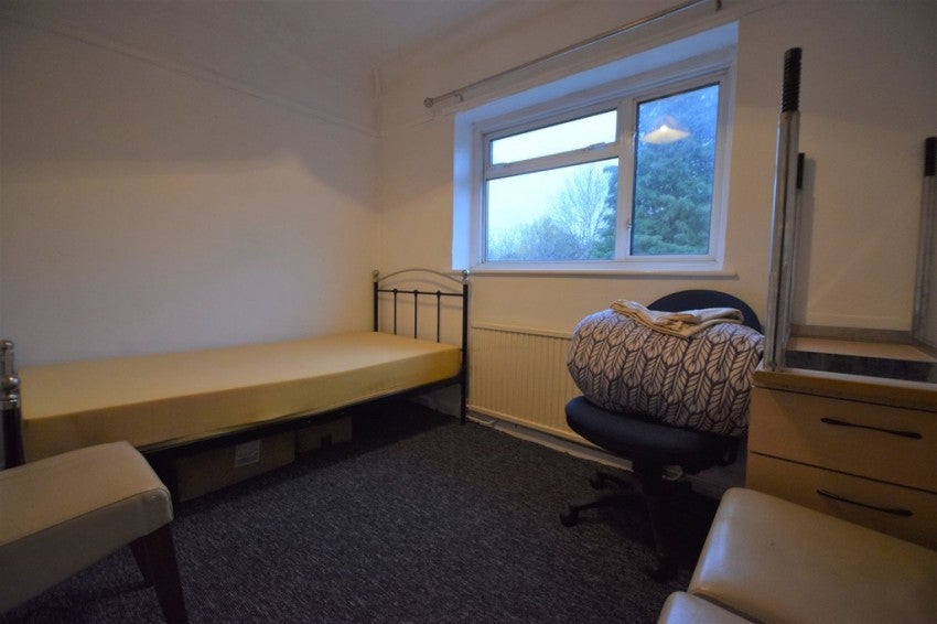 Flat Ash Grove in Guildford