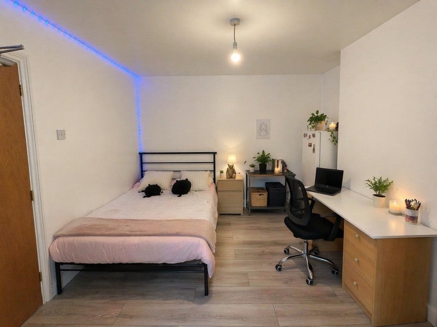 Flat Ash Grove in Guildford