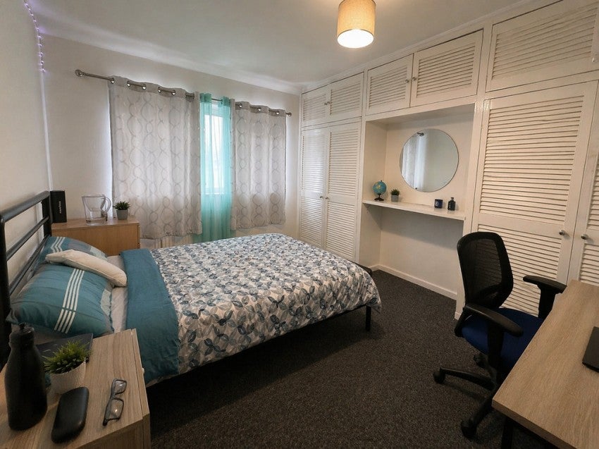 Flat Ash Grove in Guildford