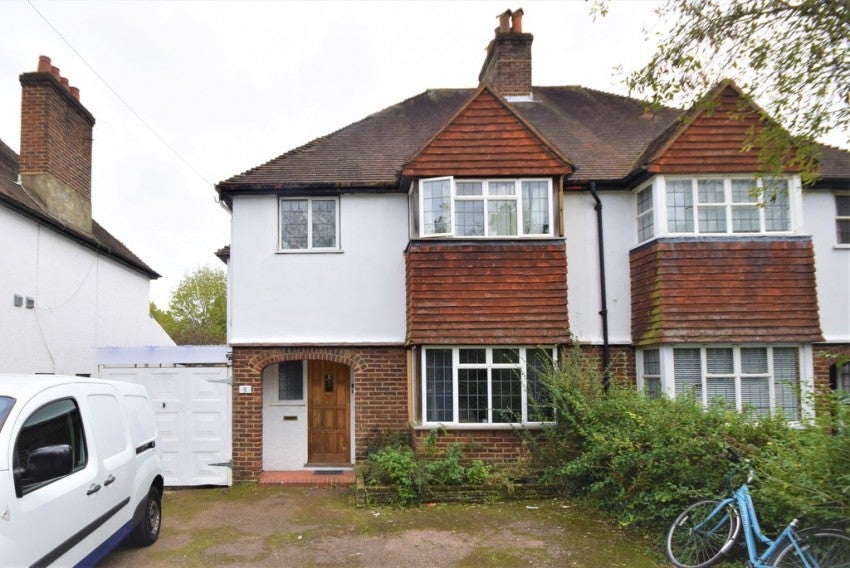 Flat Ash Grove in Guildford