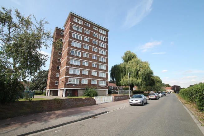 Flat Hepworth Gardens in London