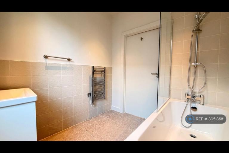 Flat Hoxton Street in Greater London
