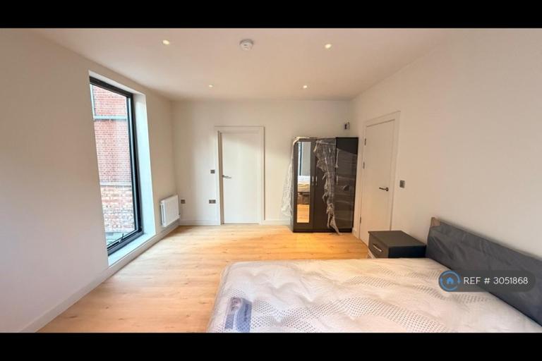 Flat Hoxton Street in Greater London