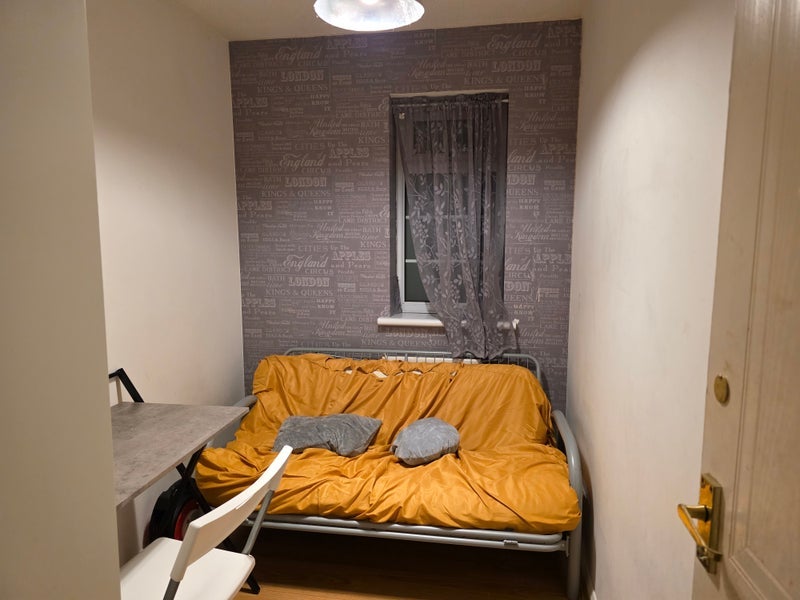 Room Sunset Road in Greater London