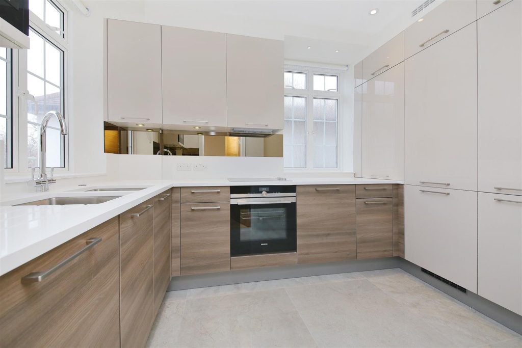 Flat Beechcroft Avenue in Greater London