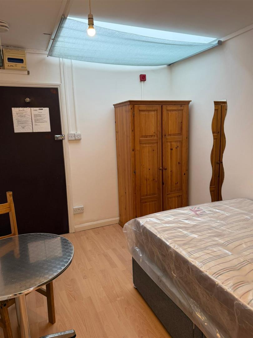 Room Langtry Walk in London