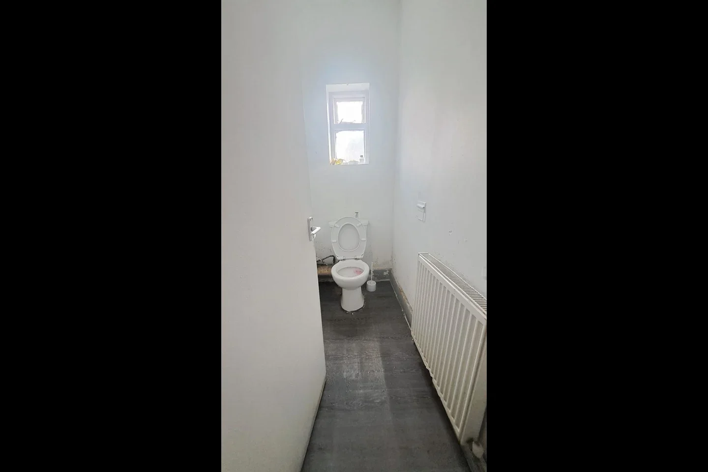Room Manor Road in Greater London