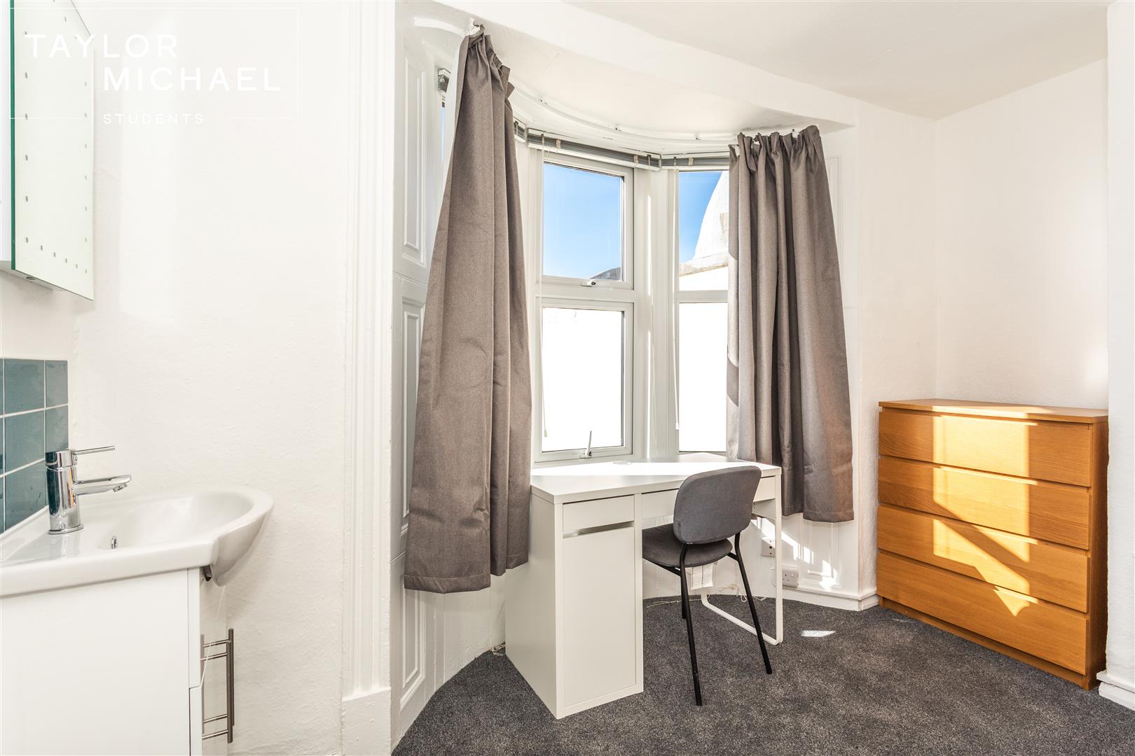 Room Bedford Square in Brighton