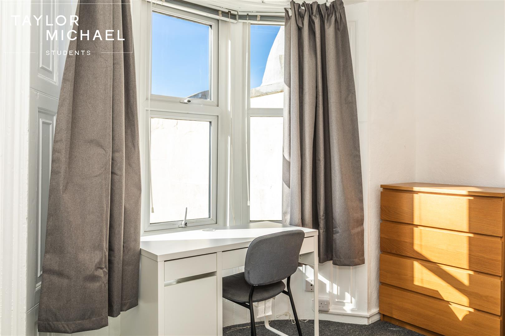 Room Bedford Square in Brighton
