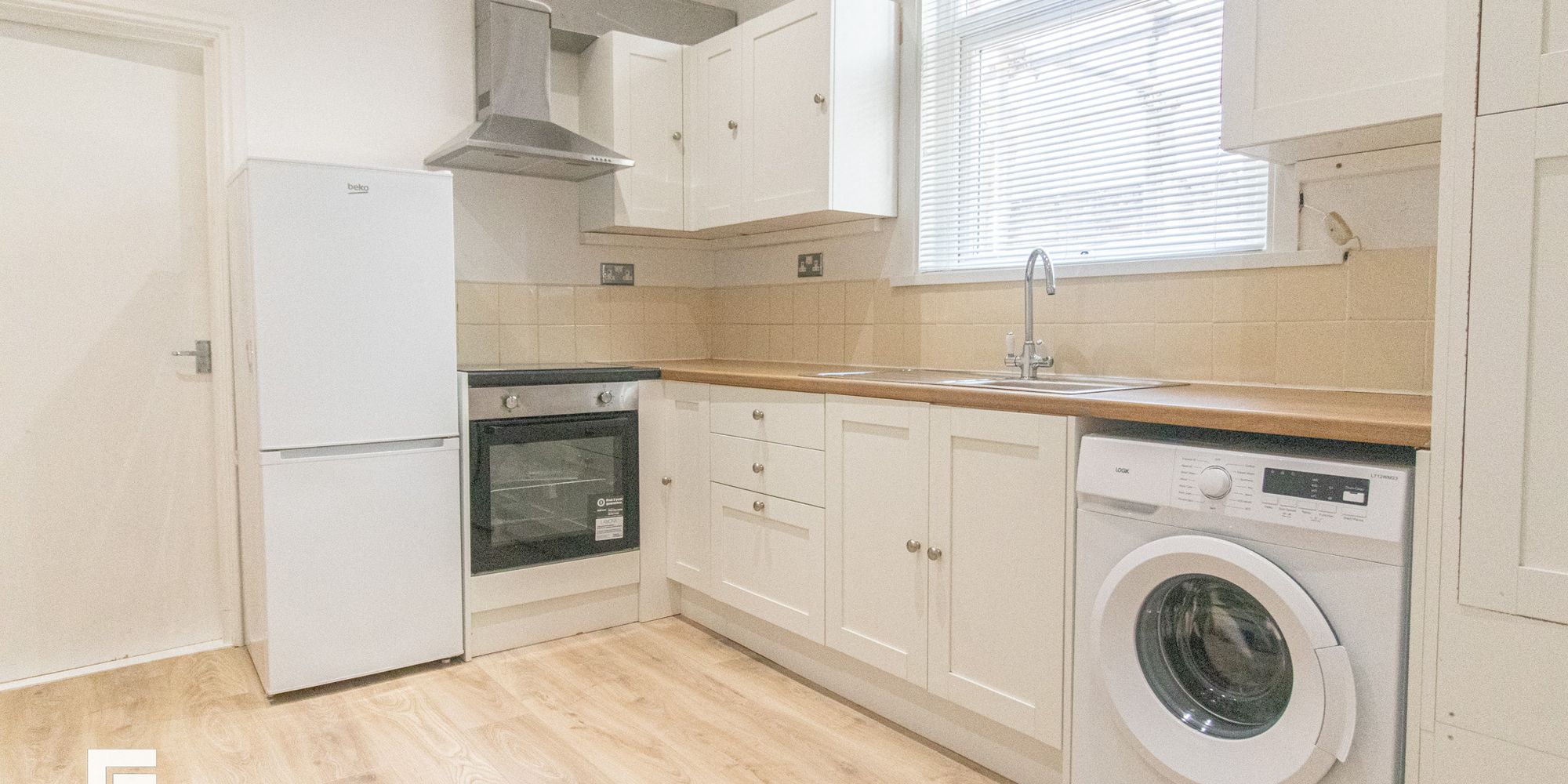 Flat Romilly Crescent in Cardiff