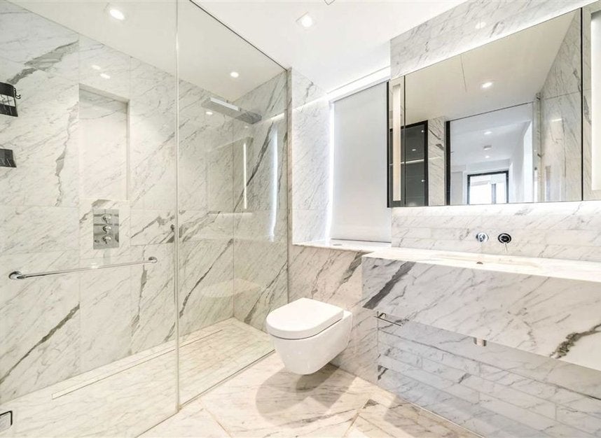 Flat Earls Way in Greater London