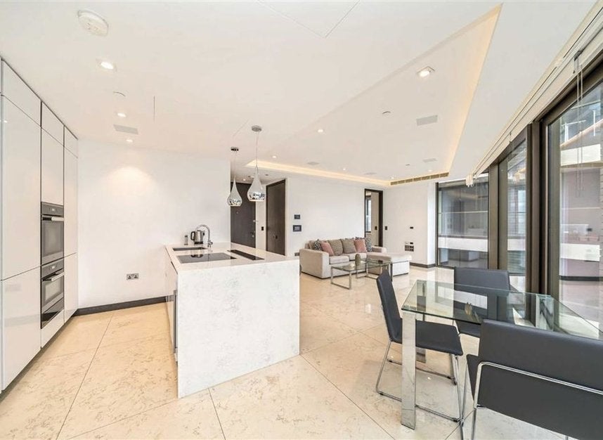 Flat Earls Way in Greater London