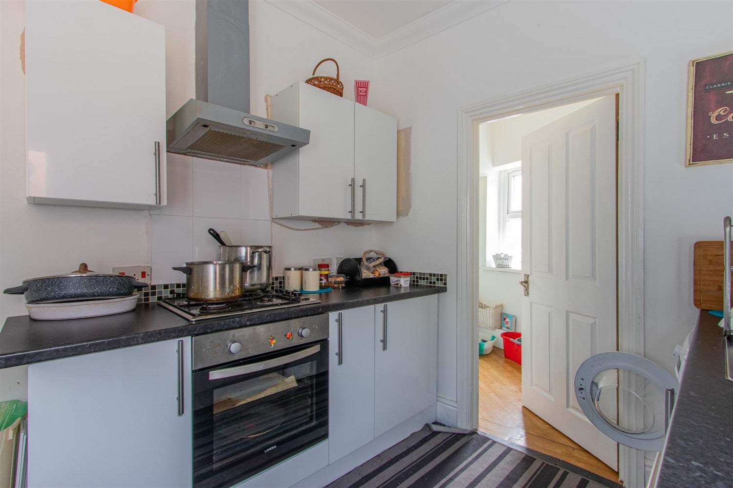 Flat Cymmer Street in Cardiff
