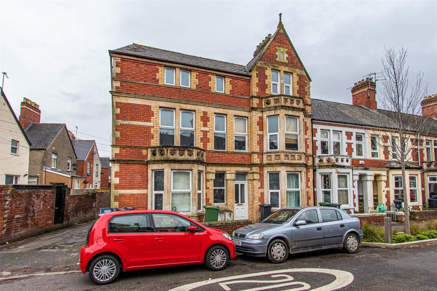 Flat Cymmer Street in Cardiff
