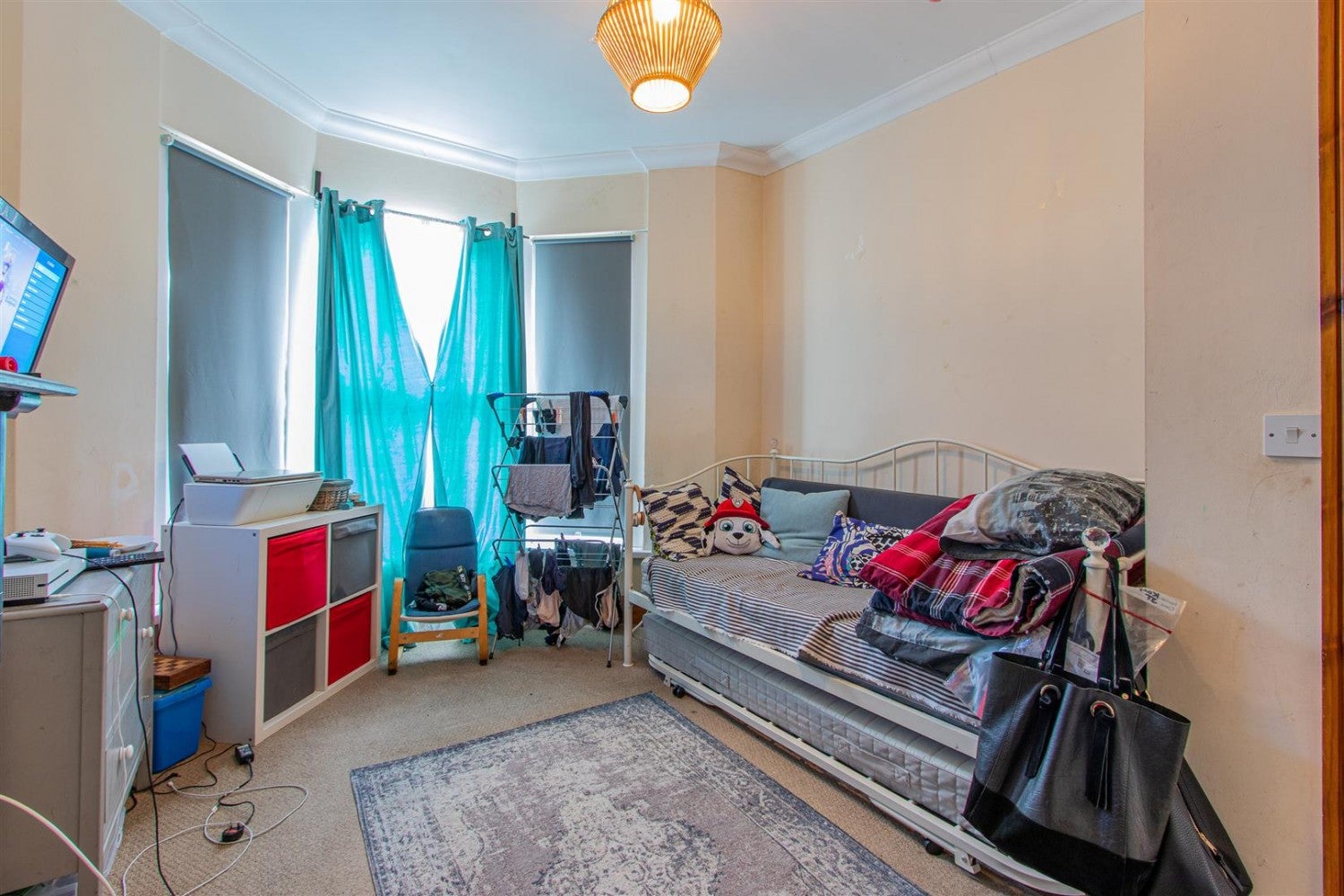 Flat Cymmer Street in Cardiff