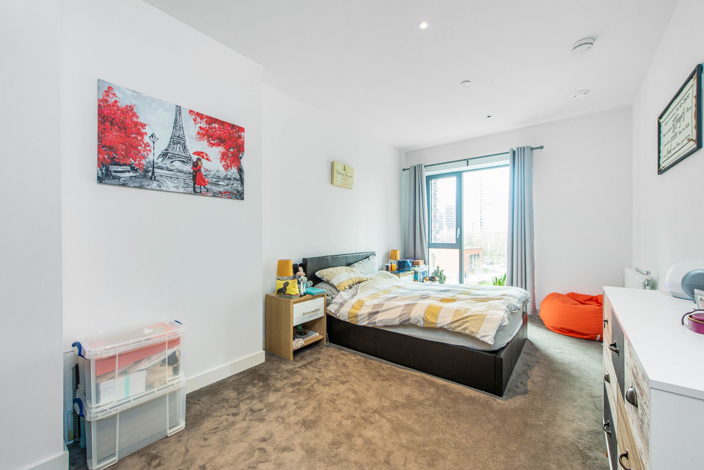 Flat Botanic Square in Greater London