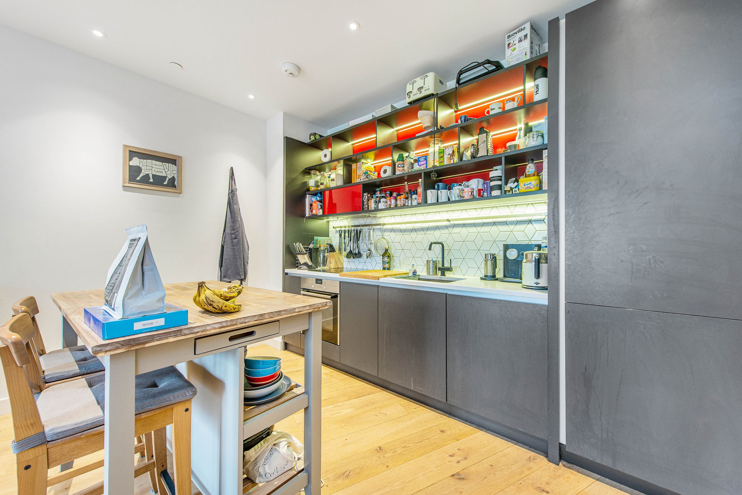 Flat Botanic Square in Greater London