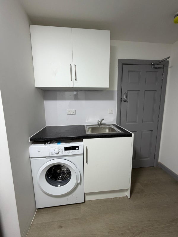 Flat Spackmans Way in Slough