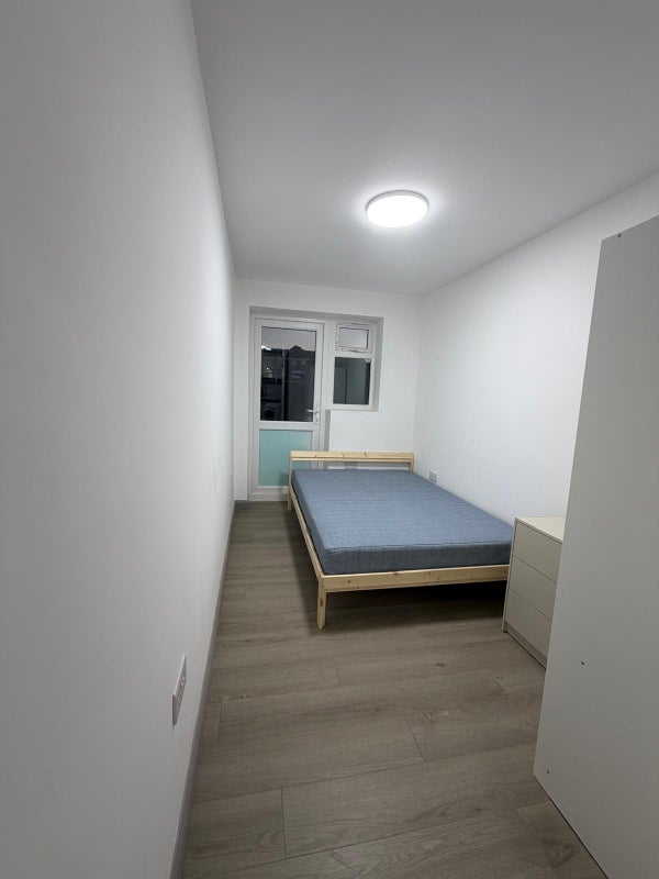 Flat Spackmans Way in Slough