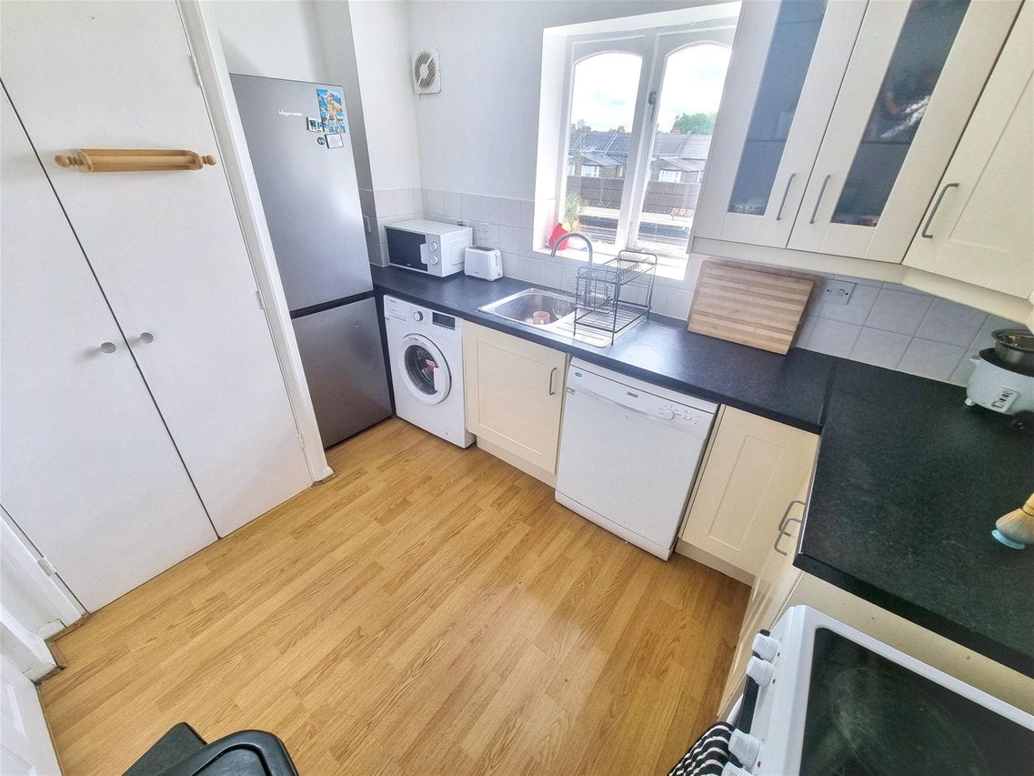 Flat Jack Clow Road in Greater London