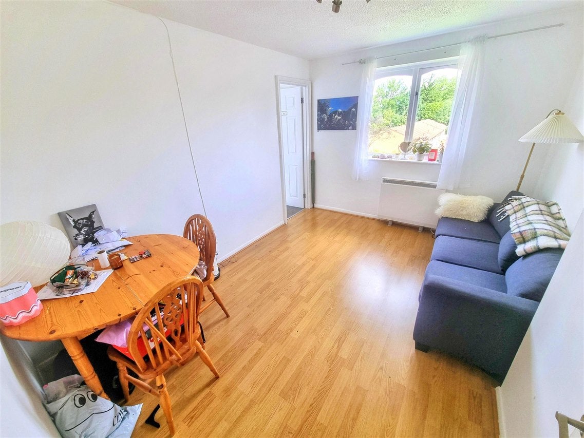Flat Jack Clow Road in Greater London