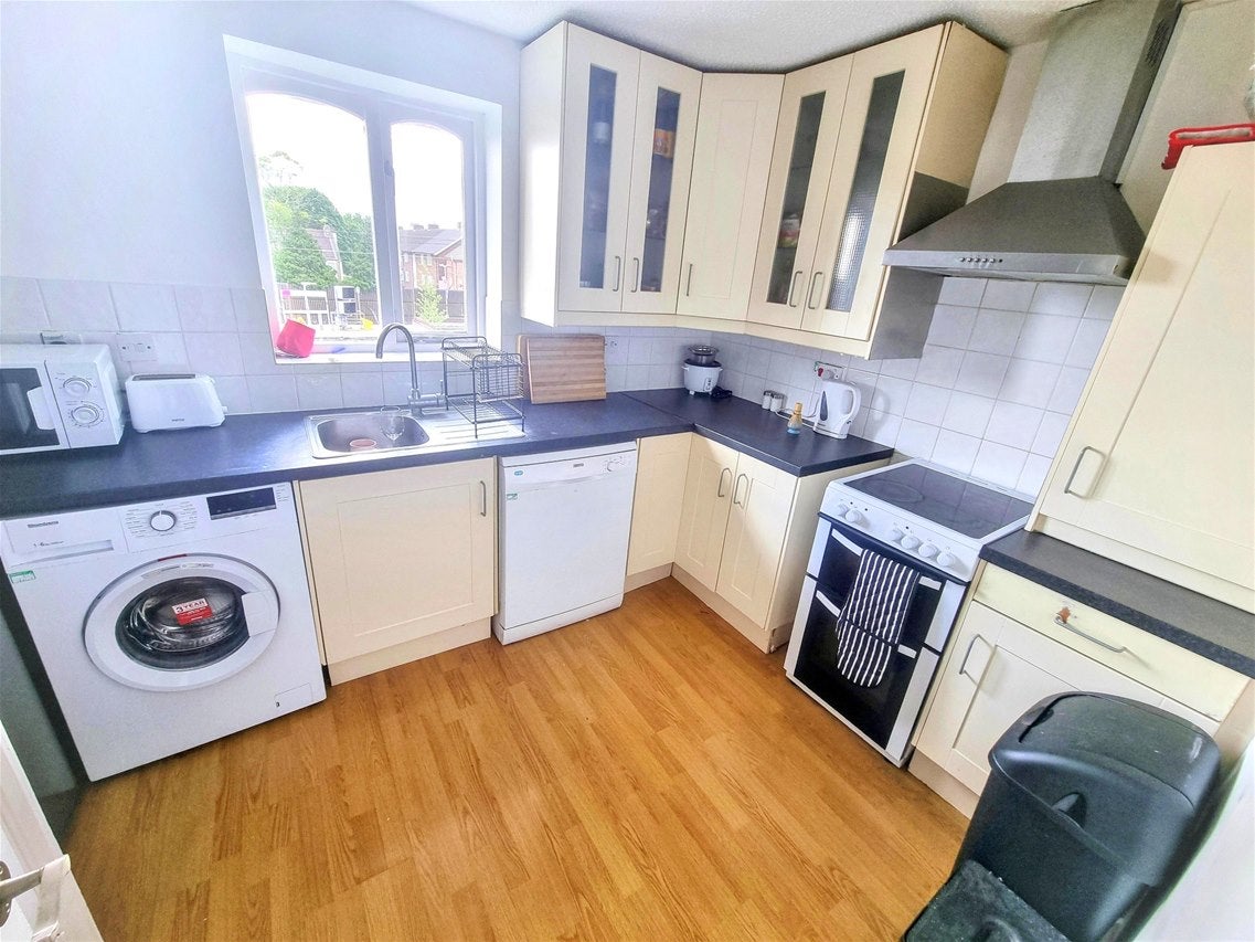 Flat Jack Clow Road in Greater London
