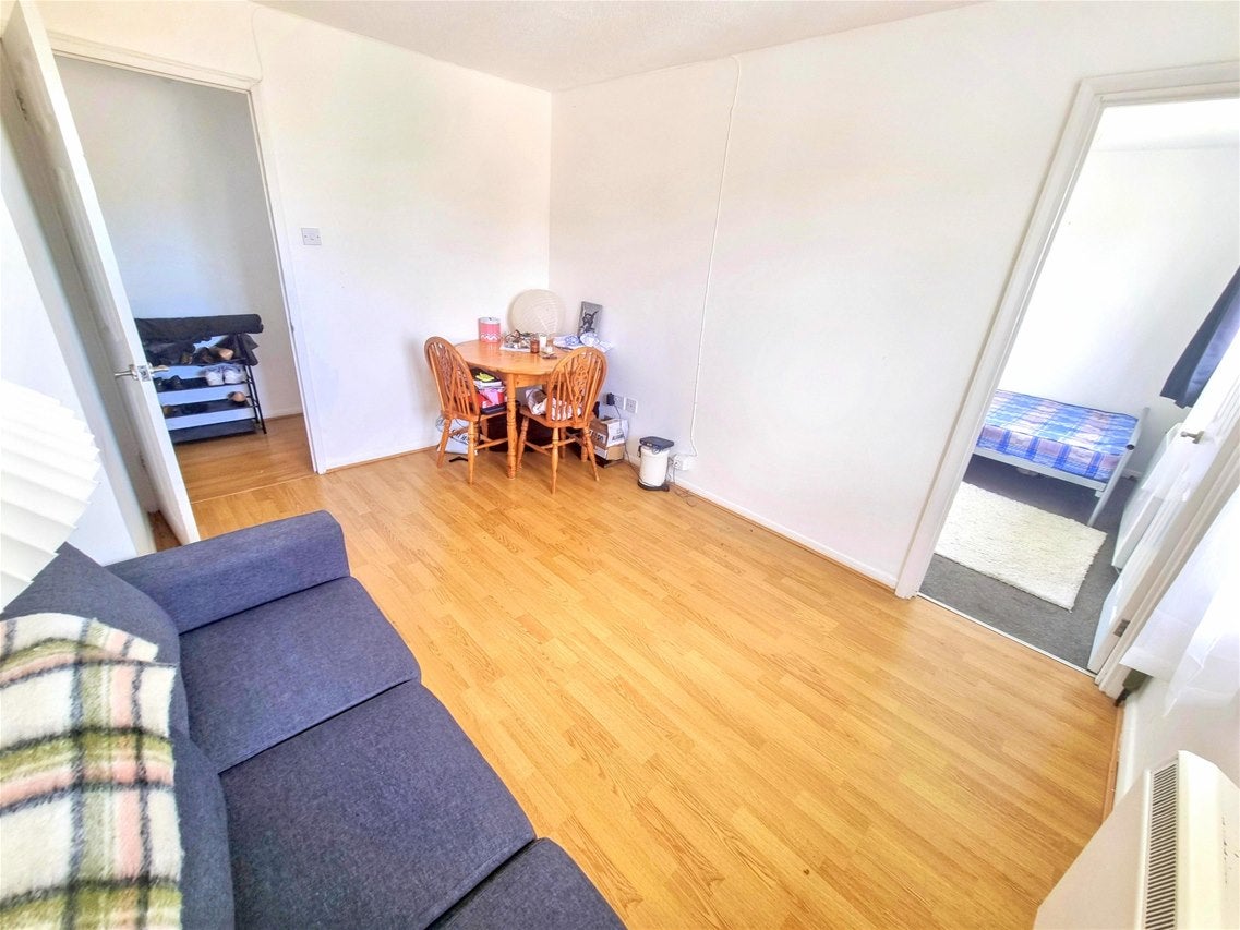 Flat Jack Clow Road in Greater London