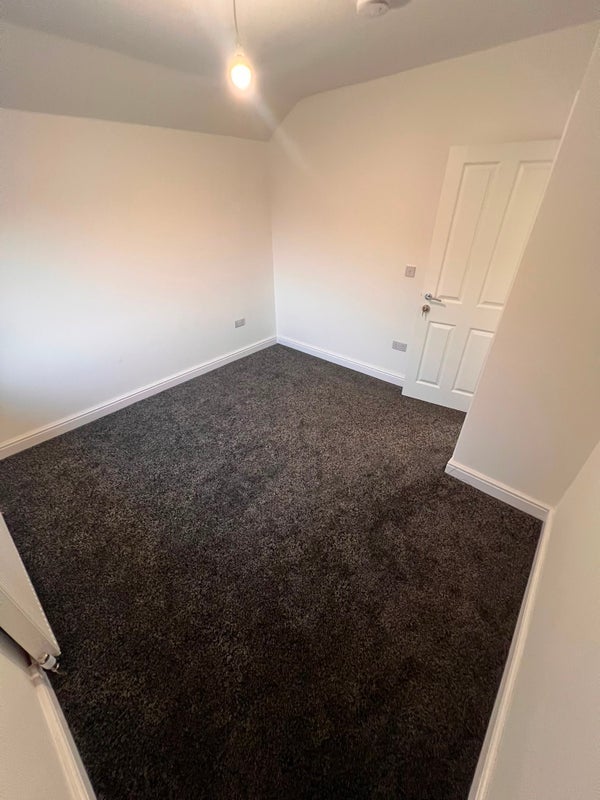 Room Stourbridge Road in Brierley Hill