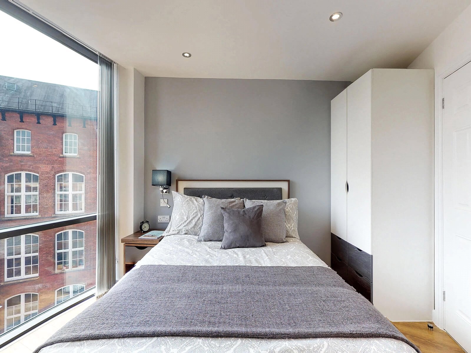 Flat Woodhouse Square in Leeds