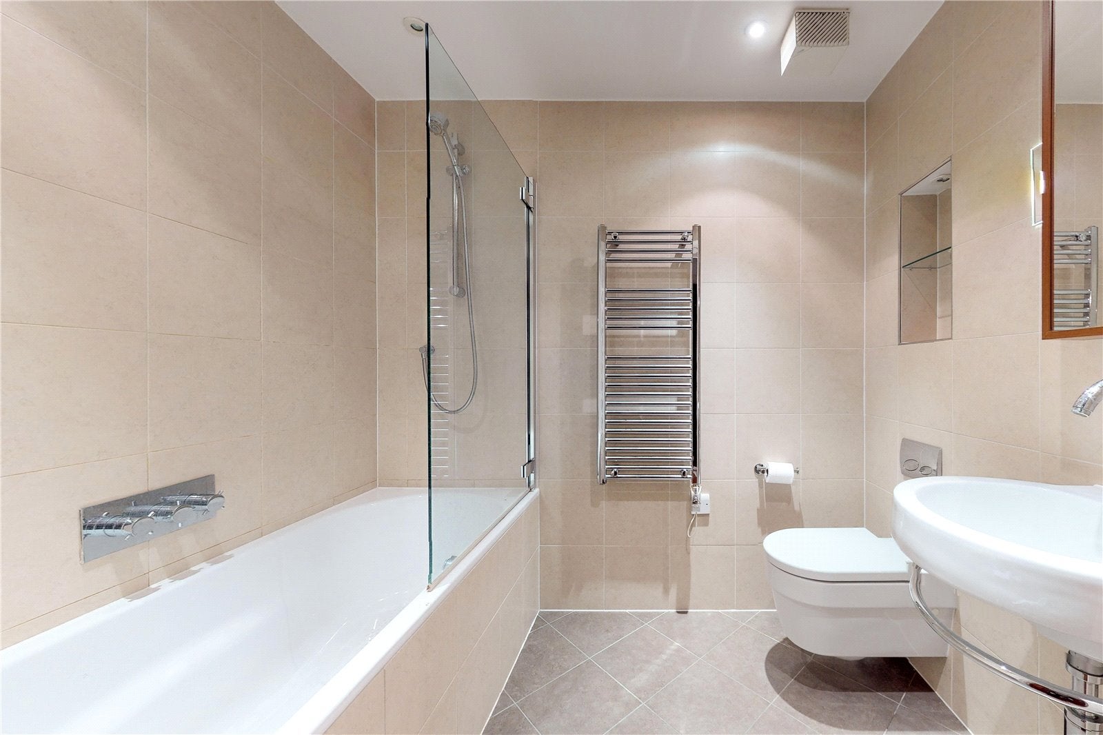 Flat Clerkenwell Road in Greater London