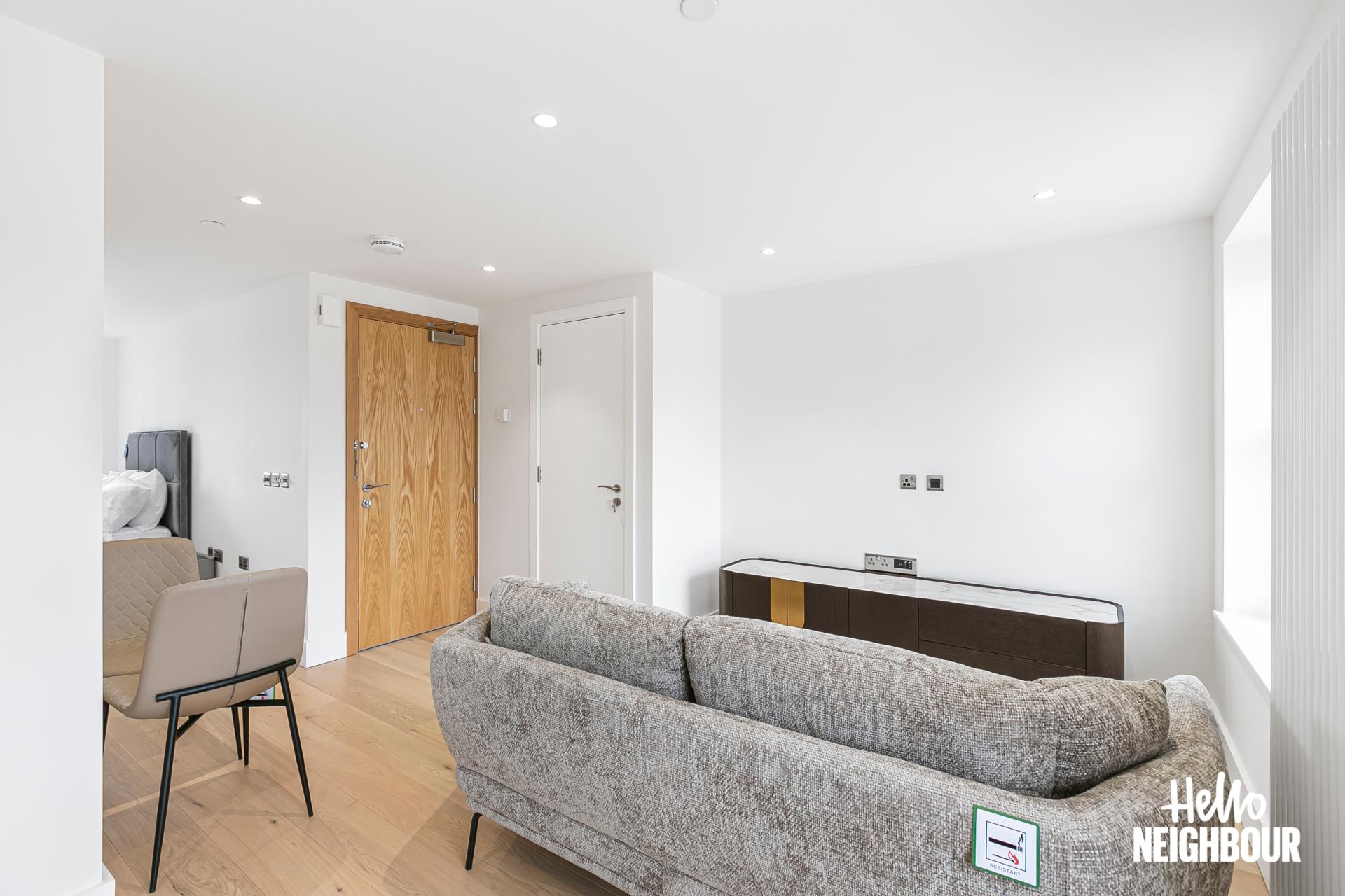 Flat Battersea Park Road in Greater London