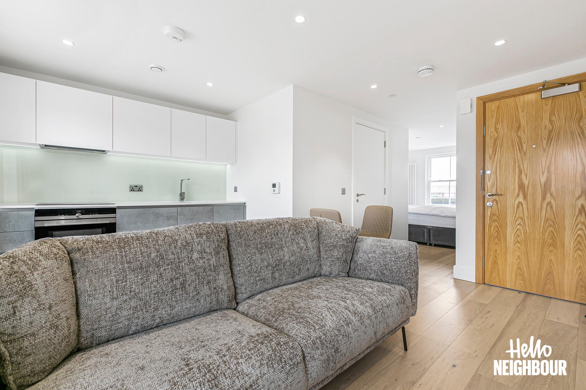 Flat Battersea Park Road in Greater London