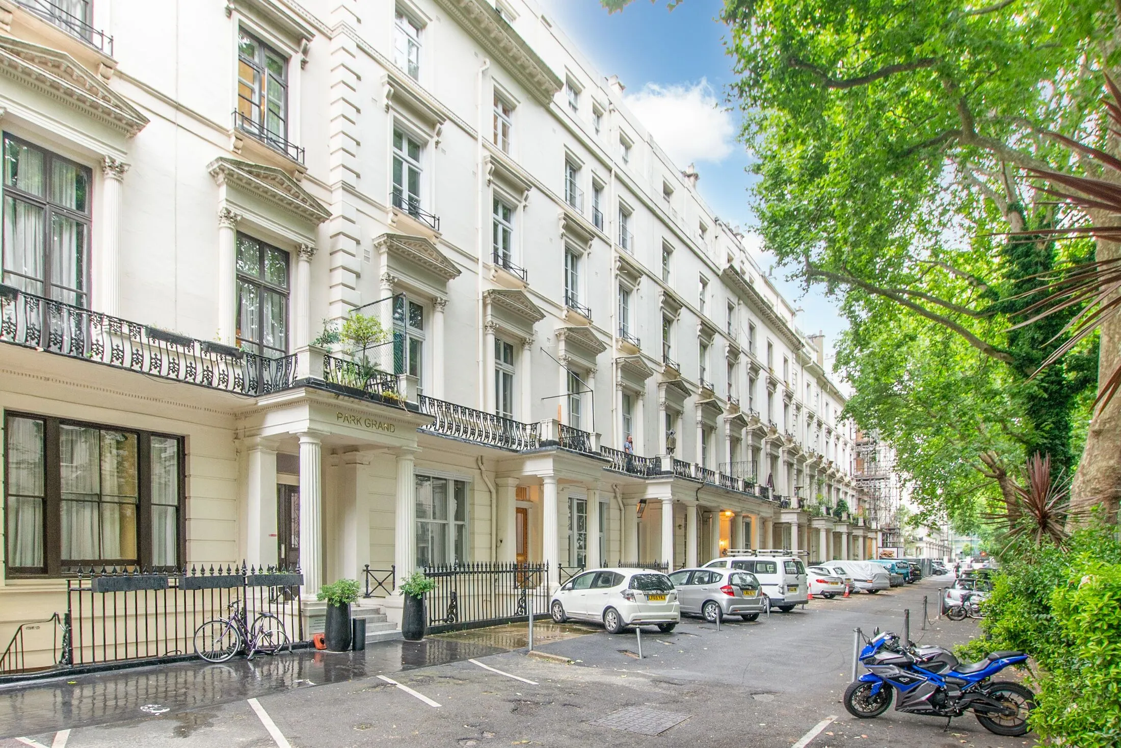 Flat Gloucester Terrace in City of Westminster