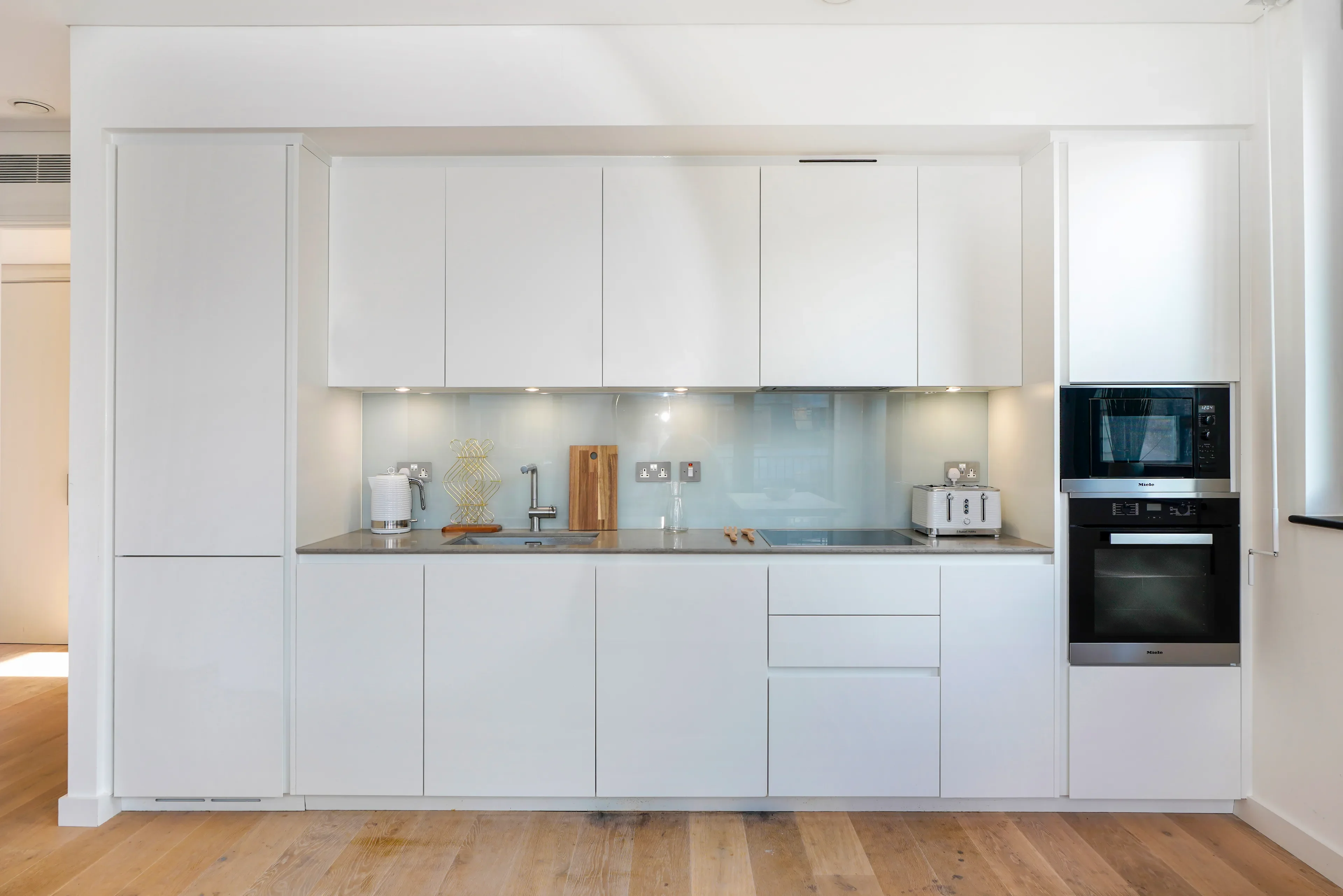 Flat Mark Street in Greater London
