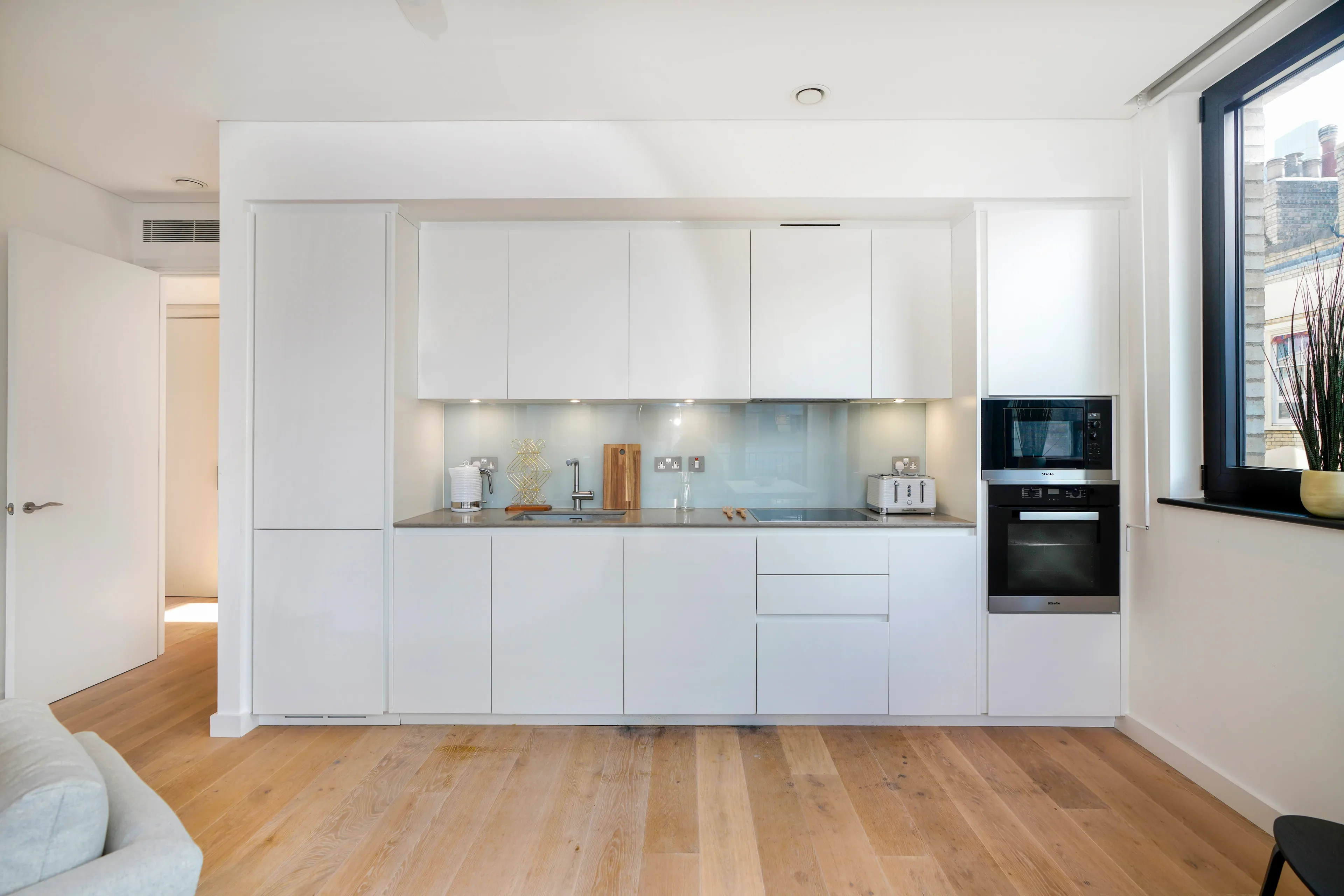 Flat Mark Street in Greater London
