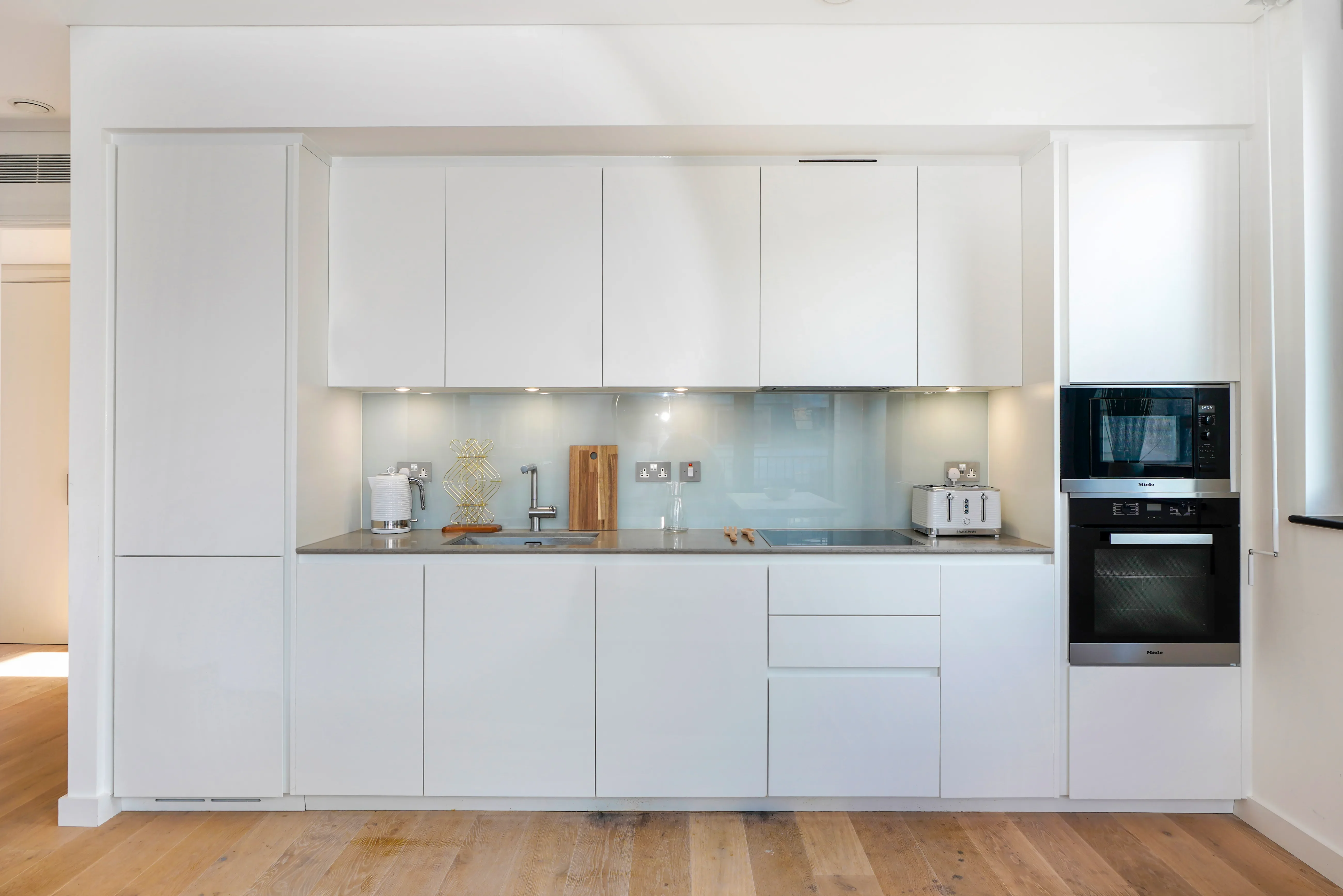 Flat Mark Street in Greater London