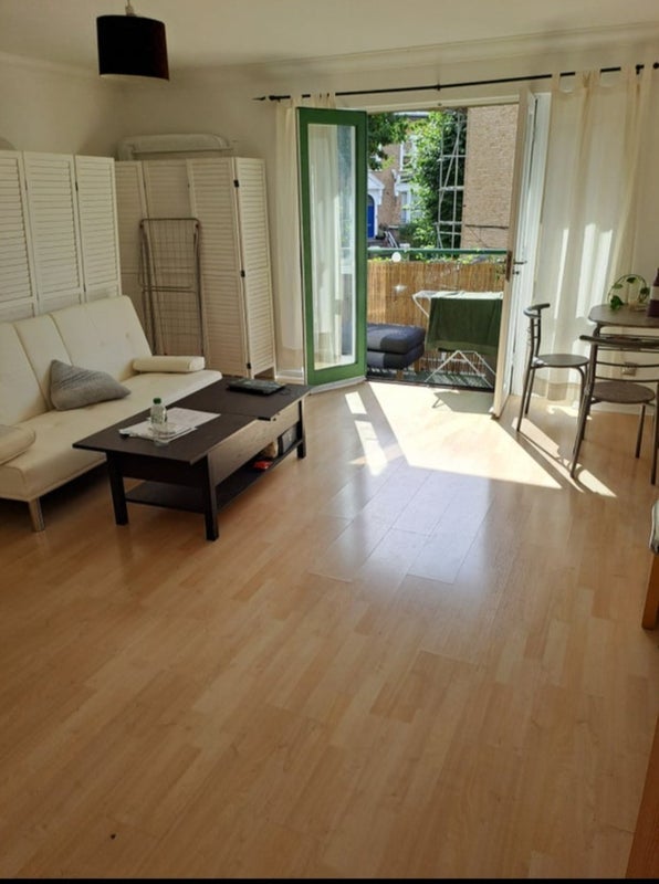Room Green Lanes in Greater London