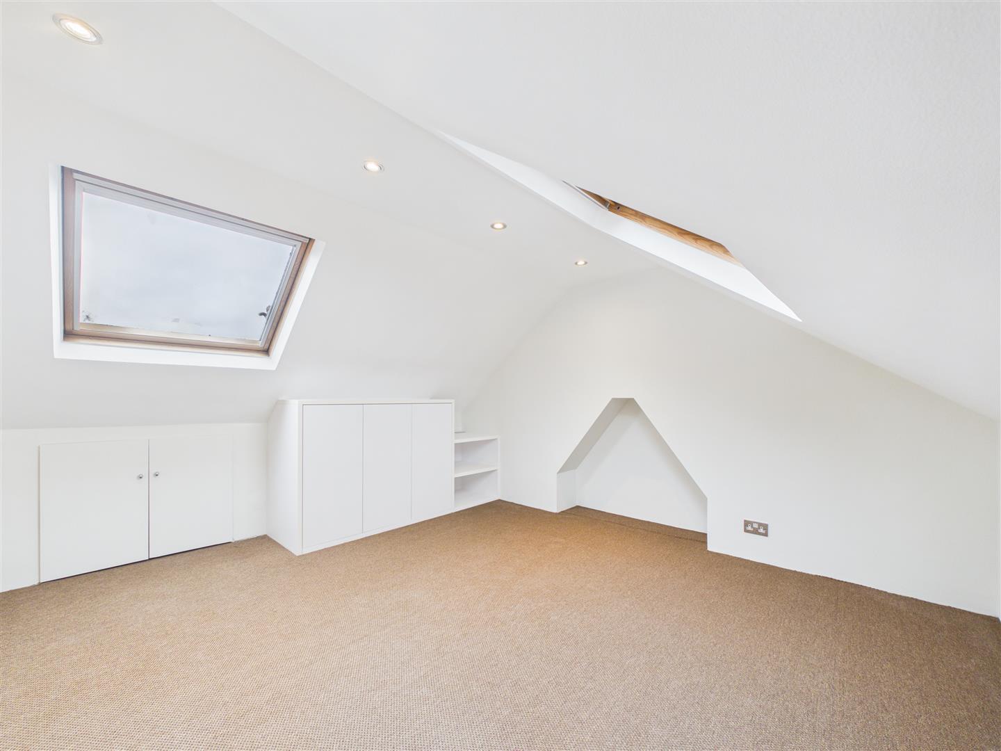 Flat Maldon Road in Greater London
