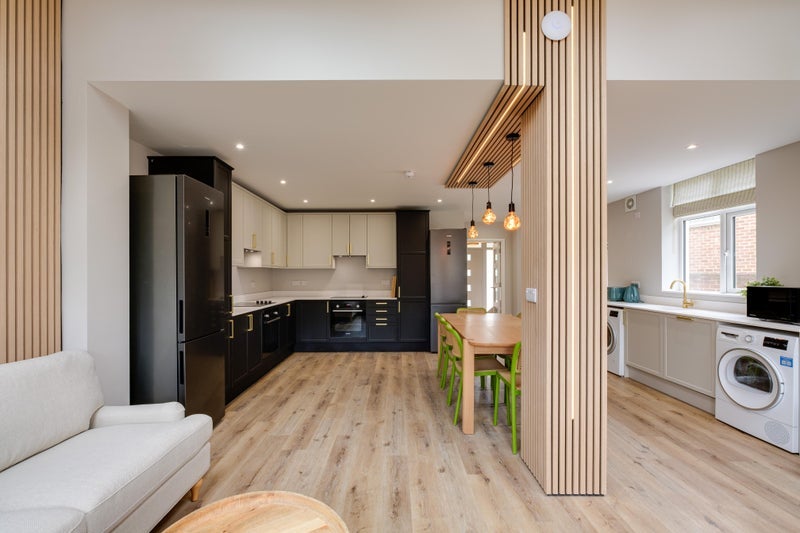 Room Abbots Way in Bristol