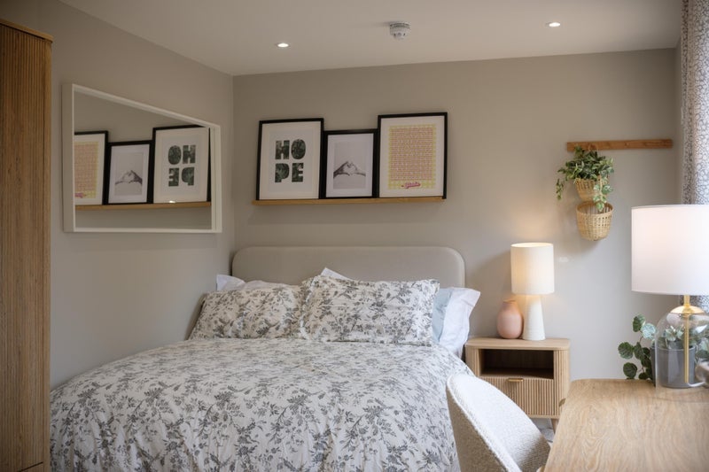Room Abbots Way in Bristol