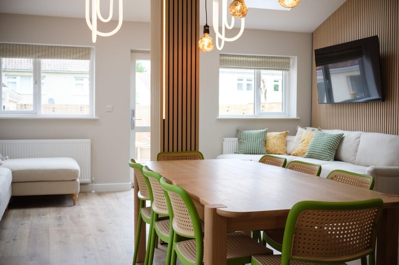 Room Abbots Way in Bristol