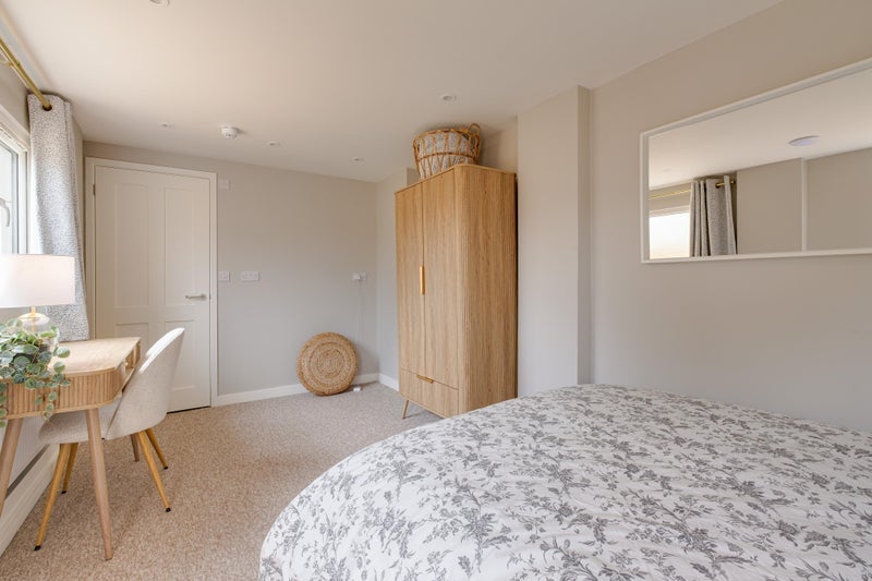 Room Abbots Way in Bristol