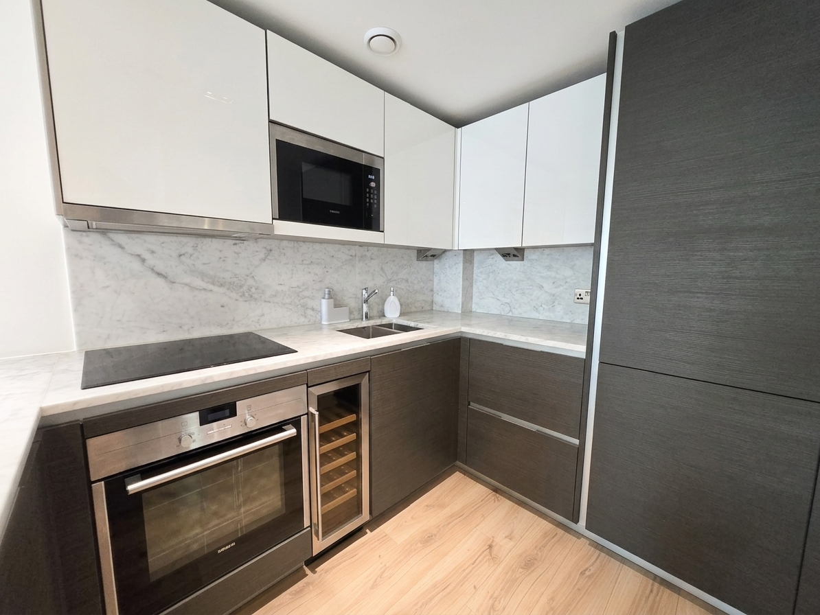 Flat Beadon Road in Greater London