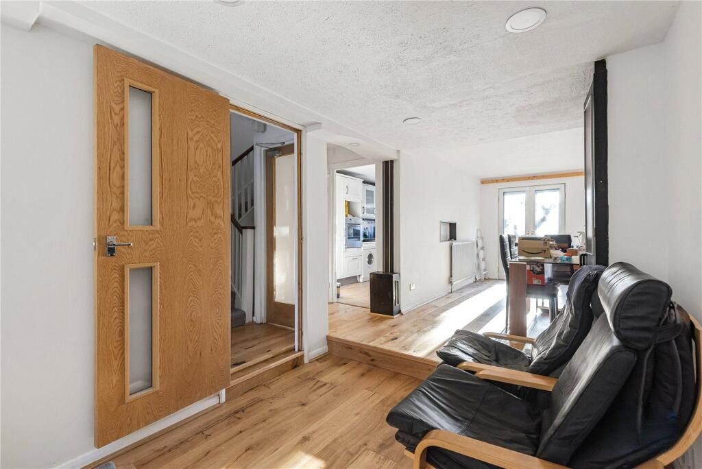 House Oakview Gardens in Greater London